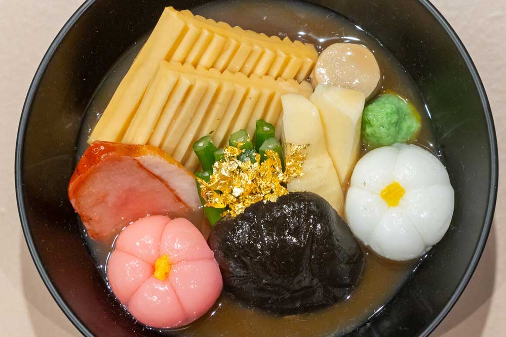 Food replica of Jibu-ni in a black bowl