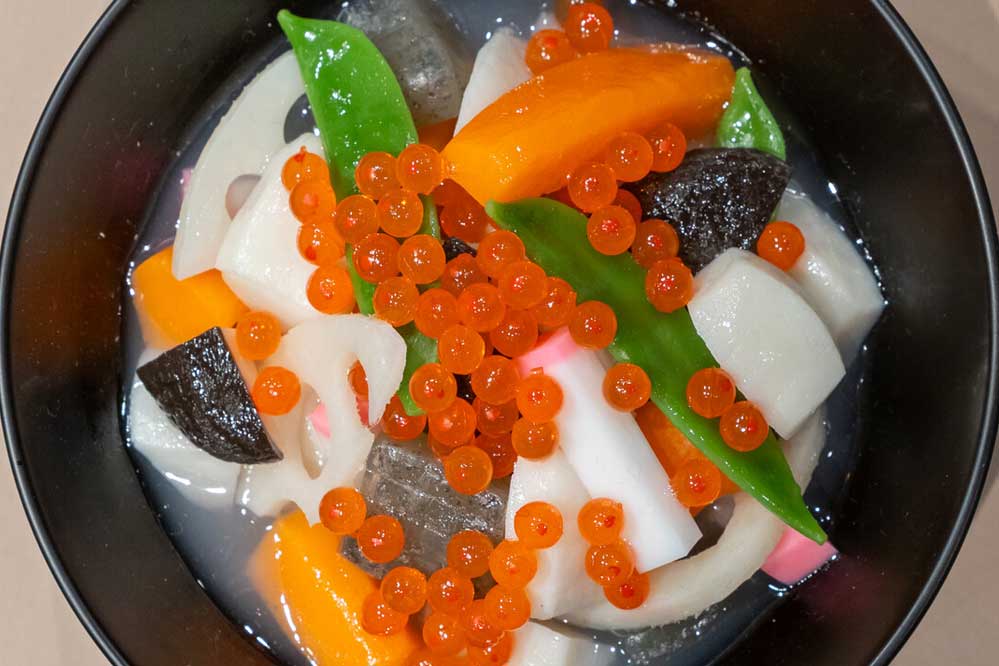 Food replica of noppe in a black bowl