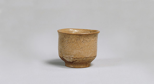 Karatsu-yaki yellow-glazed sake cup