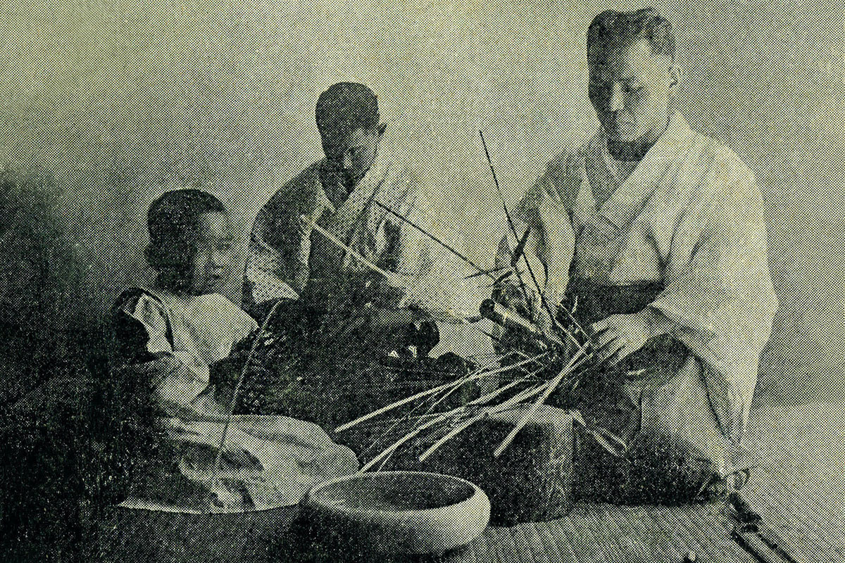 Chikuunsai II with his family, learning how to weave bamboo baskets
