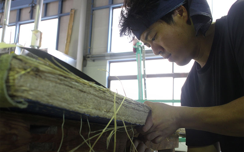A craftsman working on tatami